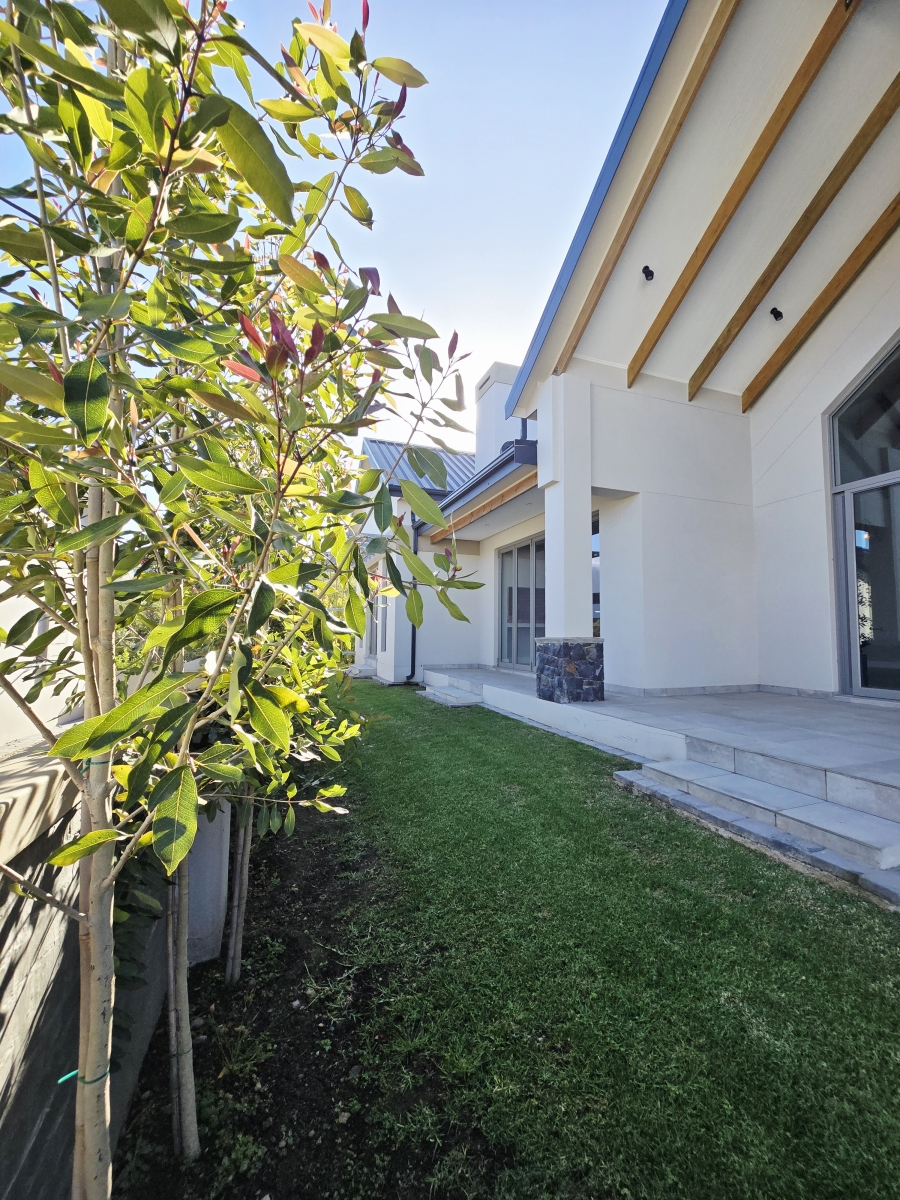 4 Bedroom Property for Sale in Kingswood Golf Estate Western Cape